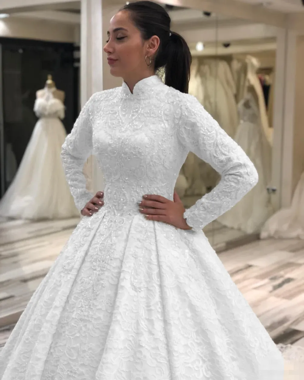 Luxury Lace Bride Dress Beading Muslim Wedding Dress Long Sleeve Vintage O-Neck Wedding Gown