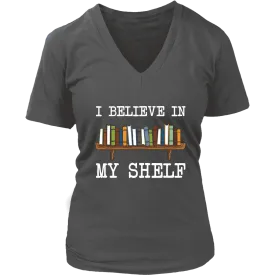 "I believe in my shelf" V-neck Tshirt